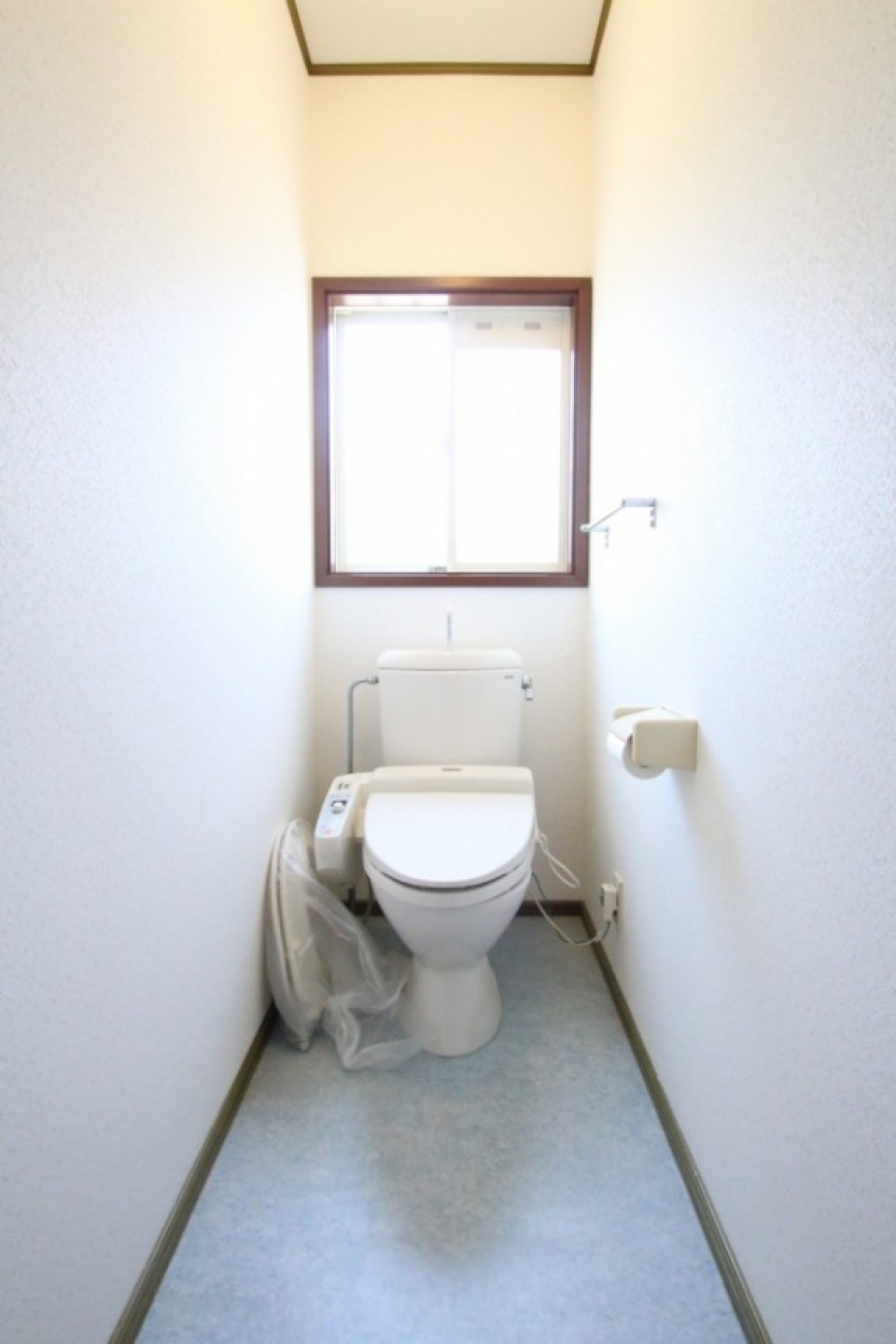 トイレも明るいですね。