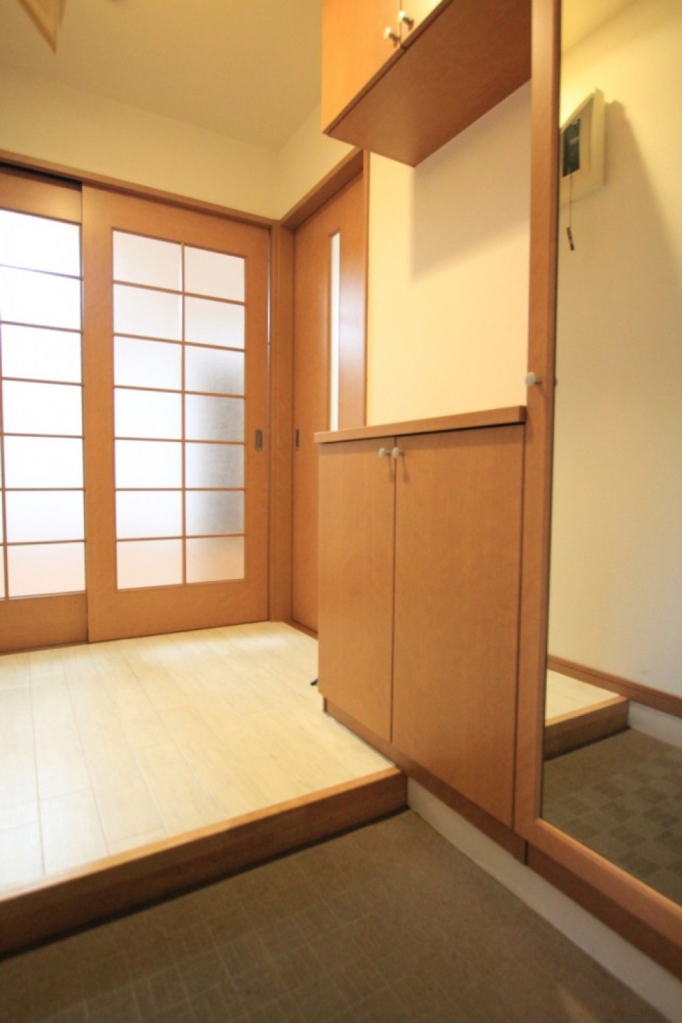 玄関はいい意味でレトロ
