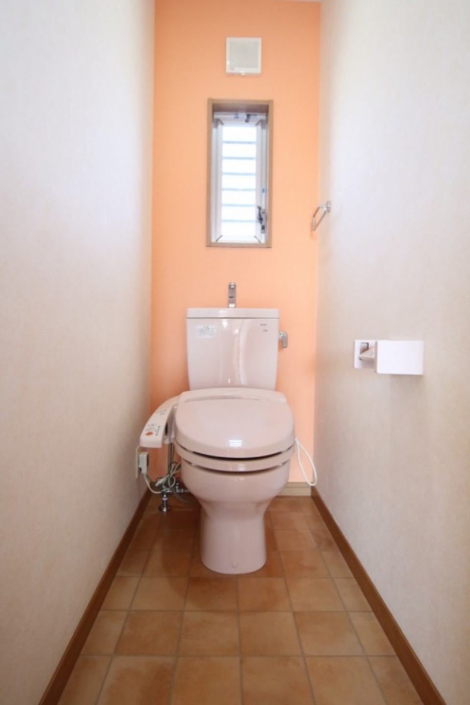 トイレのアクセントウォールも貴賓がある。