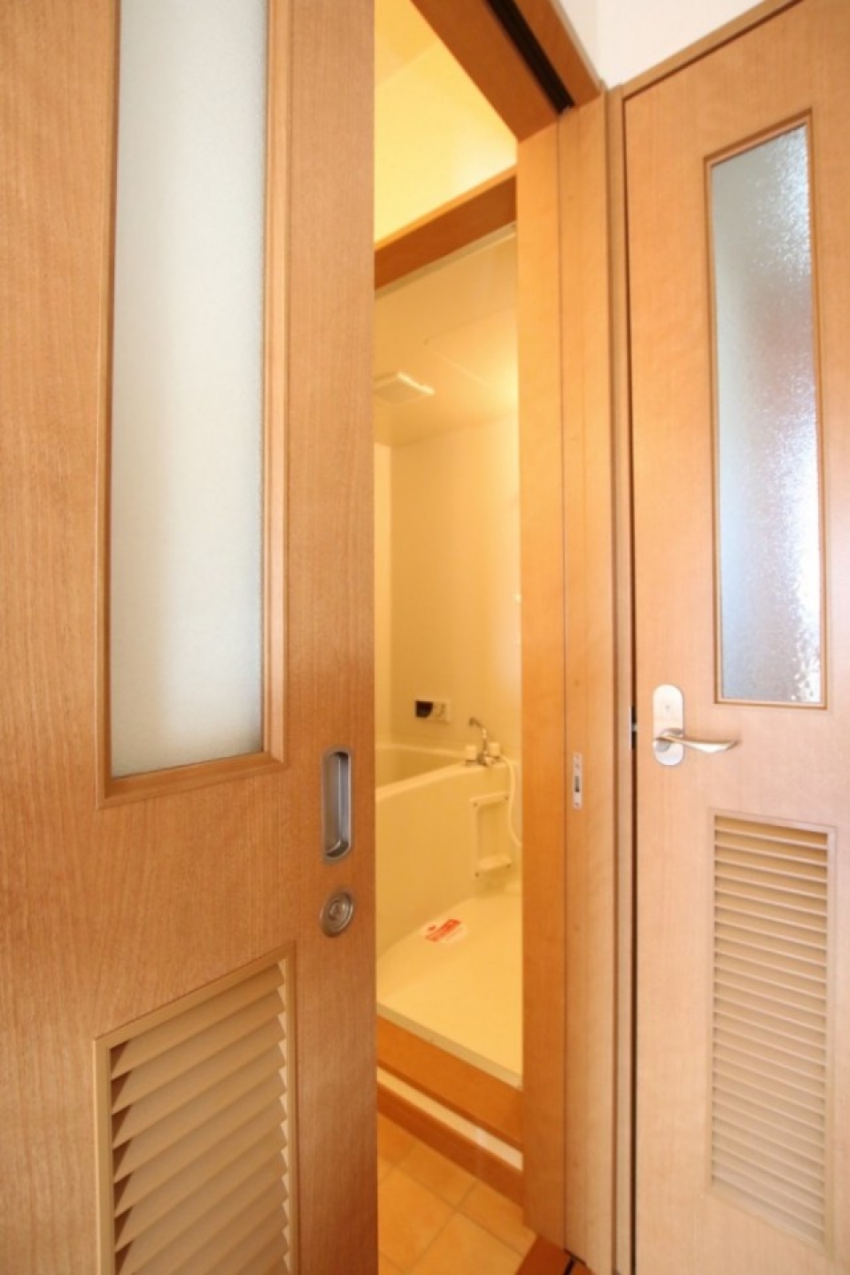 気になった脱衣所の間口。50㎝しかないため狭い。