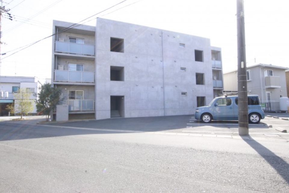 外観①、かっこいいたたずまい。
