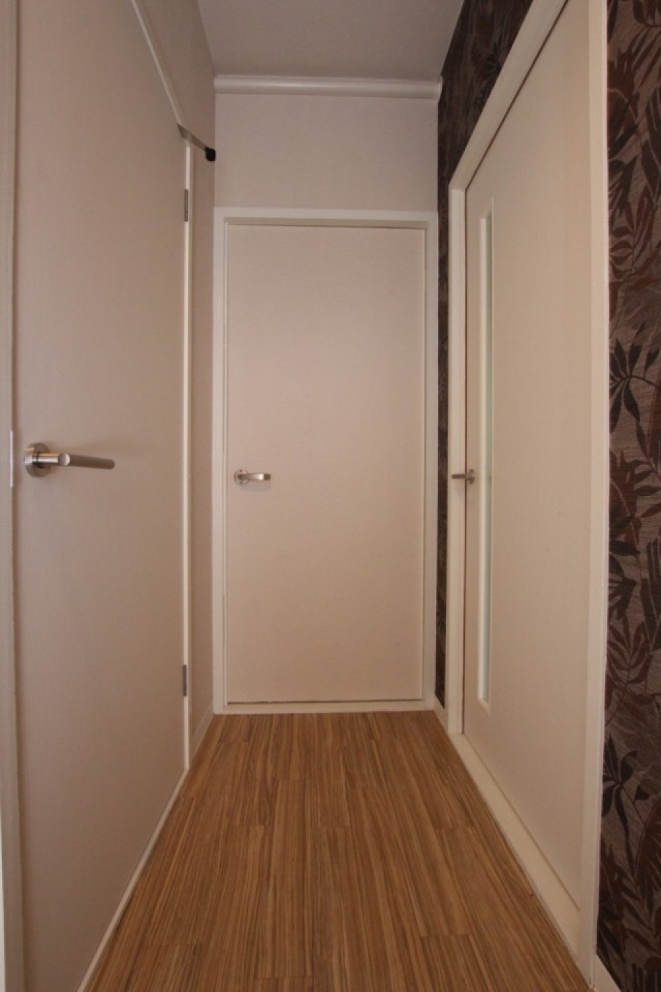 お部屋の建具は生活感を出すために真っ白。