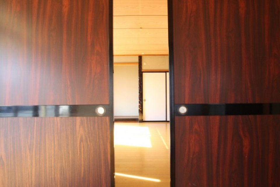 室内をリフォームされ現代的なお部屋に。