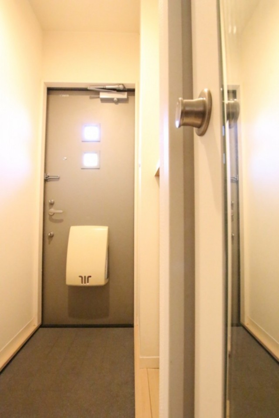 実は玄関には２ヶ所のシューズBOXがあります。