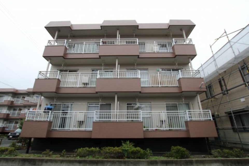 １棟６戸のこじんまりとしたマンション。
