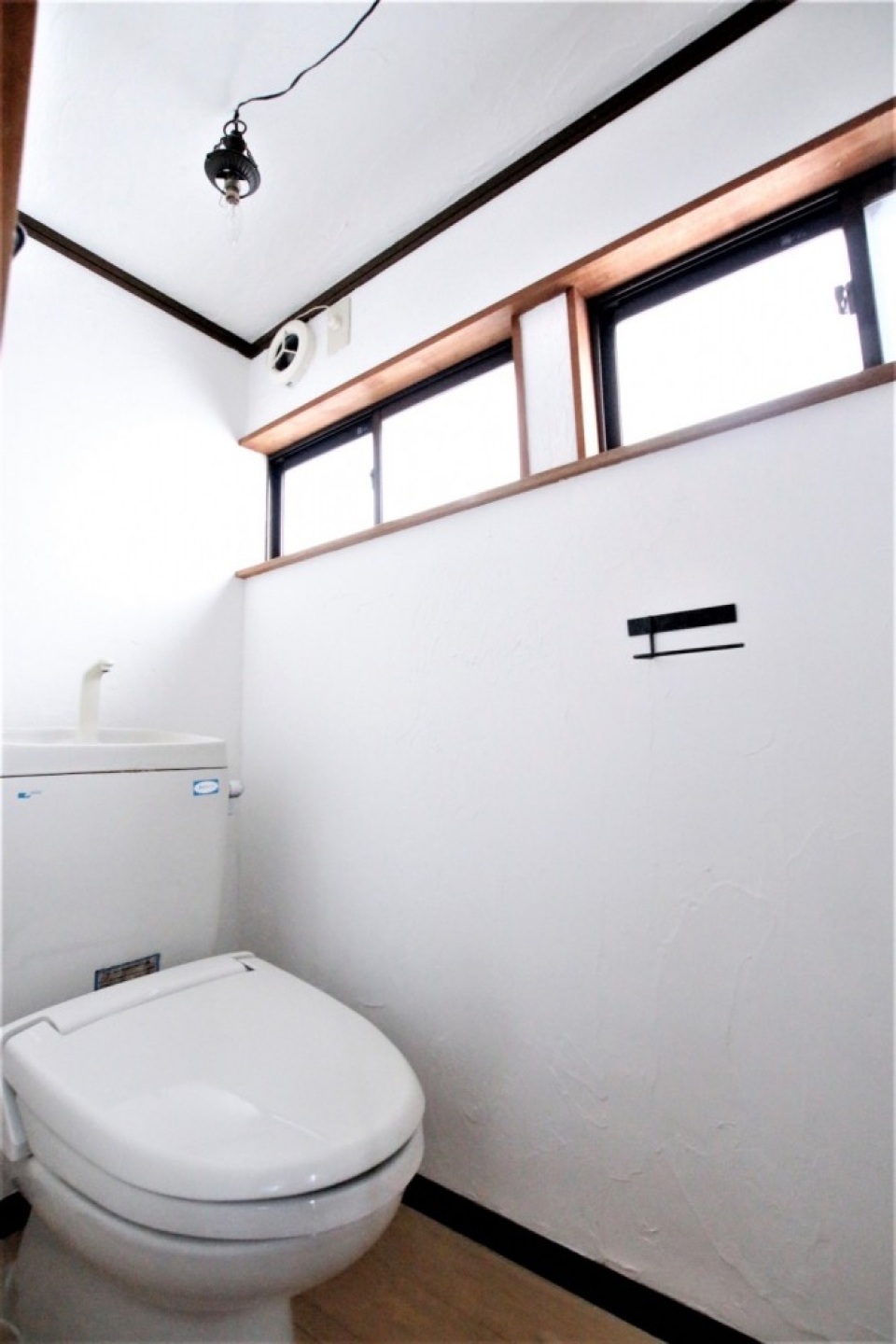 トイレは前の住人さんが少しオシャレにしてくれたようです