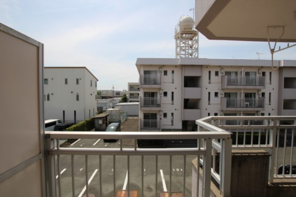 目の前に建物があるが日当たりは問題ナシ。