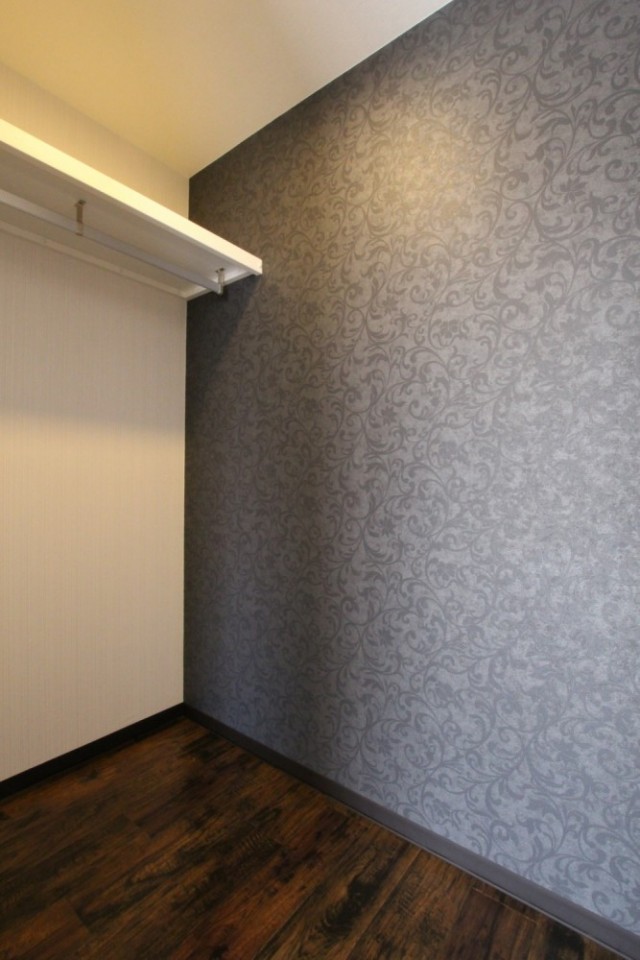 内部までしっかりデザインされたウォークインクローゼット。