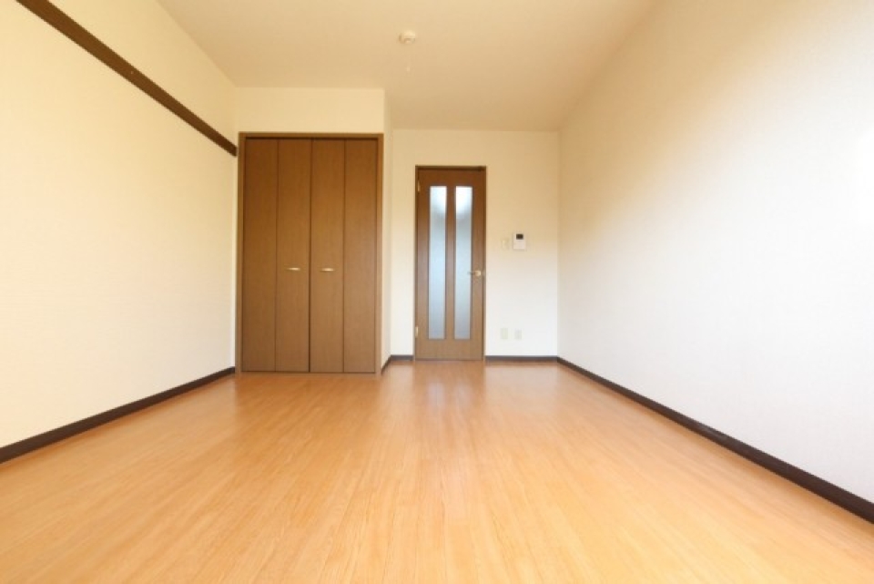 お部屋はシンプルな内装。