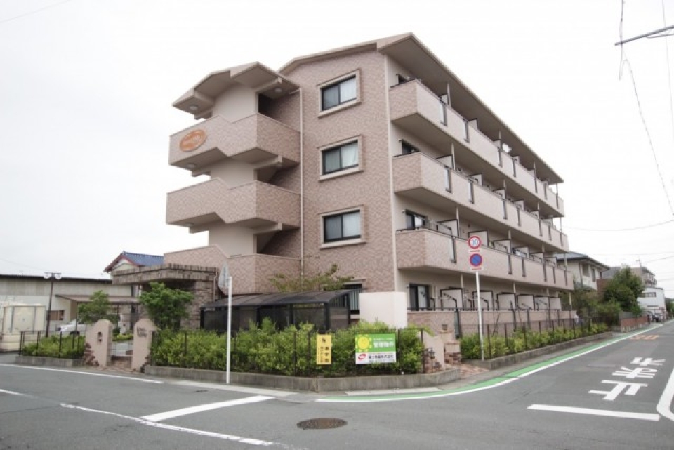 周辺は、片側1車線道路です。