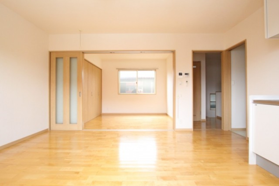 3枚引き戸を挟みLDKと寝室がある。