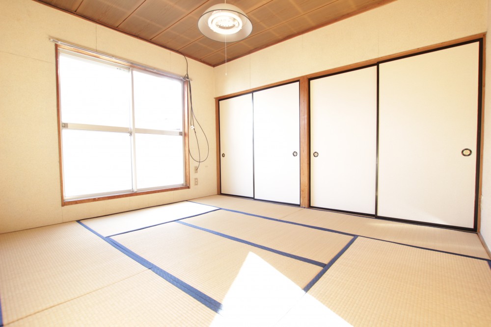 2階、南側の8畳和室。