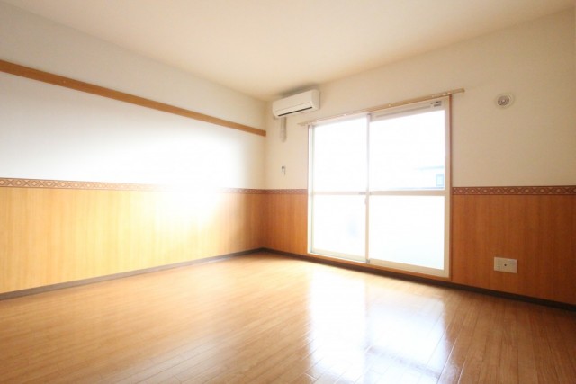 大きな窓からは、光が入り気持ちよさそう♪。
