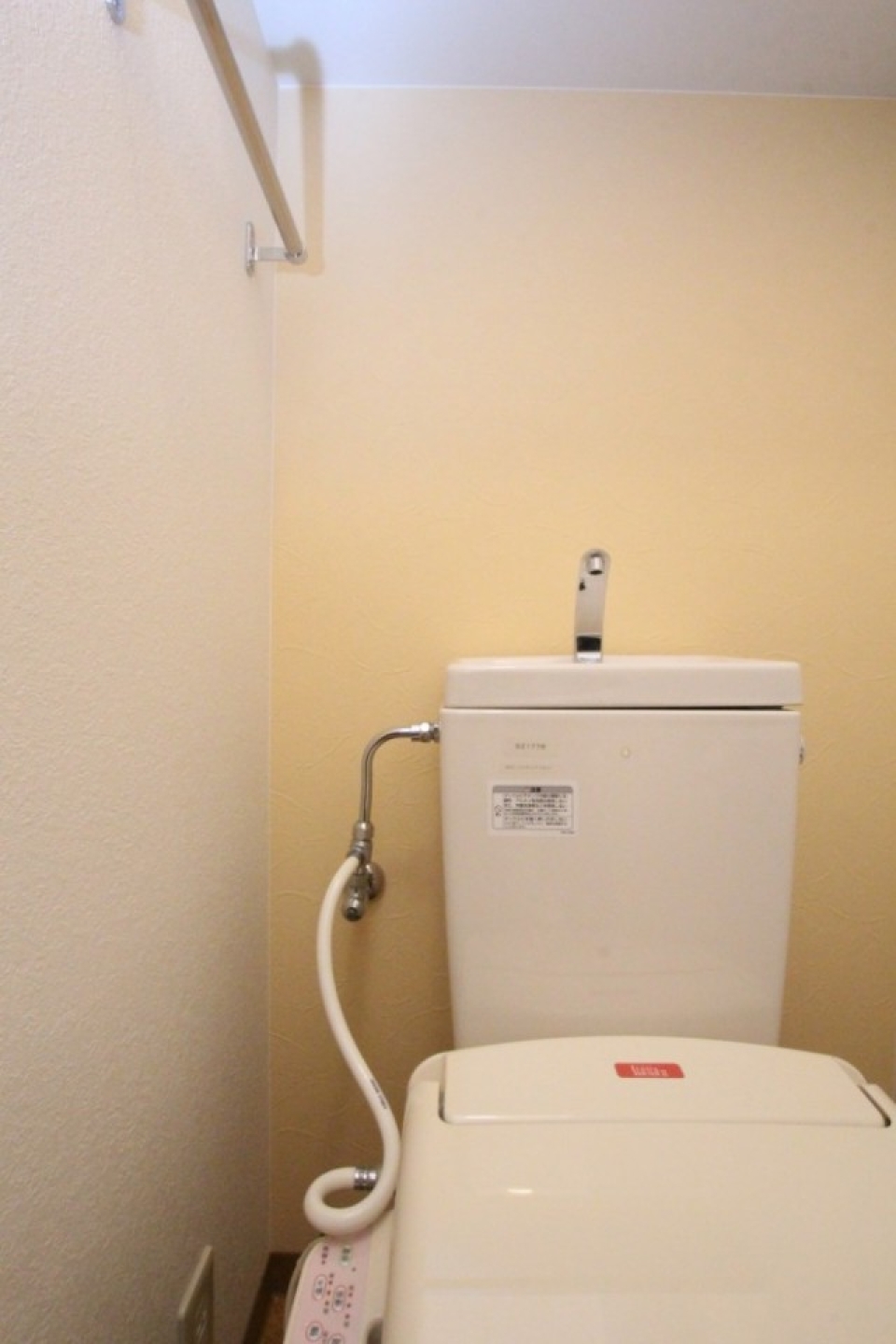 トイレはもちろんシャワートイレ付き。