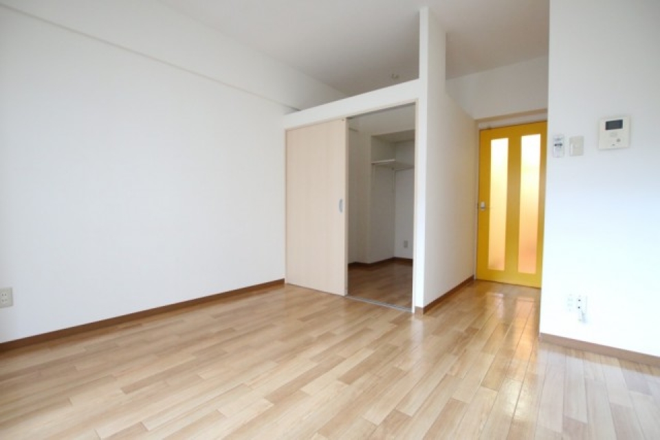6.9畳の引き戸の向こうはなぞのお部屋。
