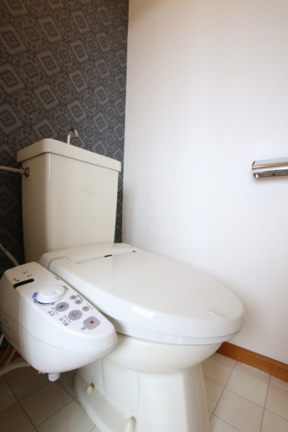 トイレにもアクセントウォールを忘れません！