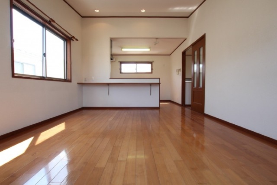 15帖ある大きなLDKは室内の2階にある。