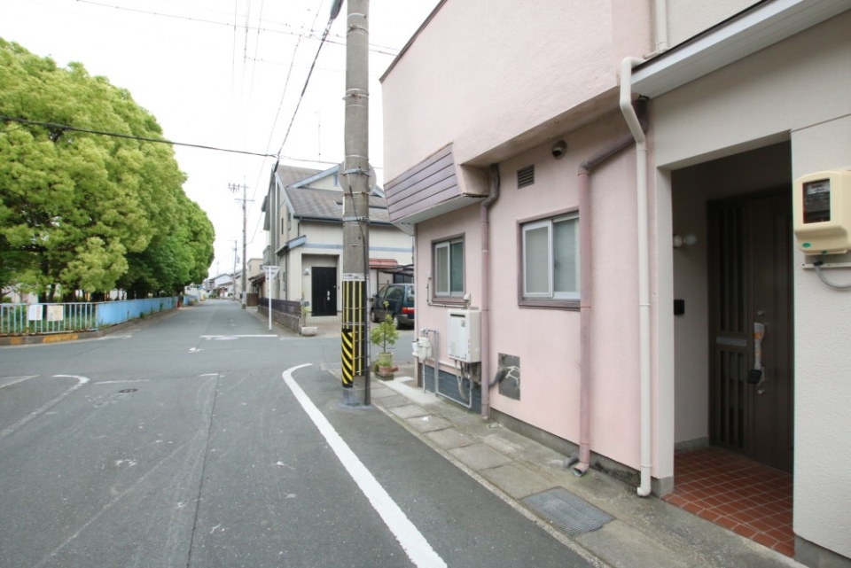 雨の日ウレシイ！玄関ポーチがあります。