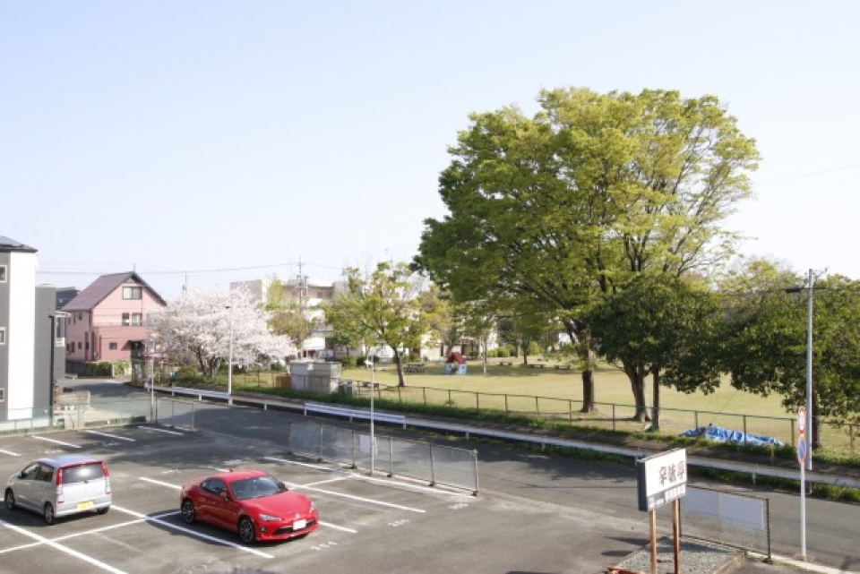 公園がすぐ目の前です。