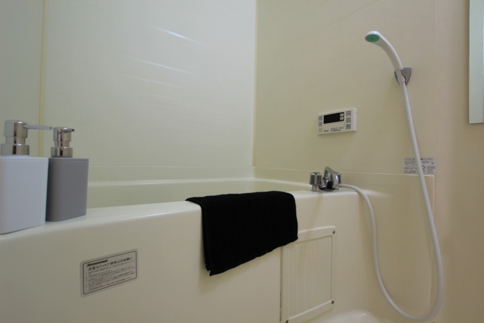 トイレはコンパクトだけど追い焚きつきです
