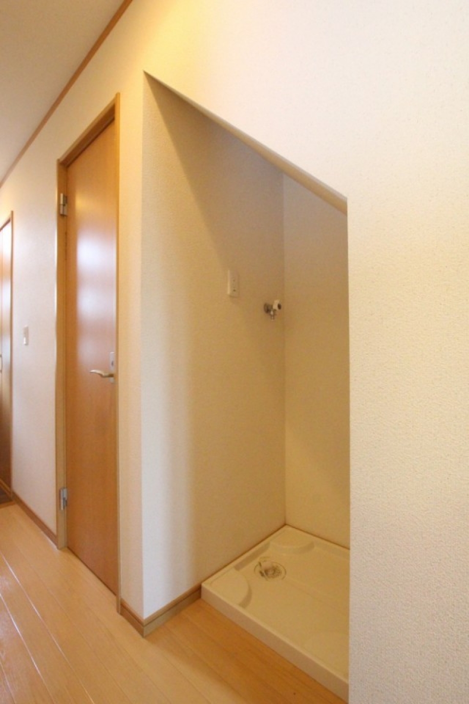 洗濯機置場は階段した、サイズにはご注意を。