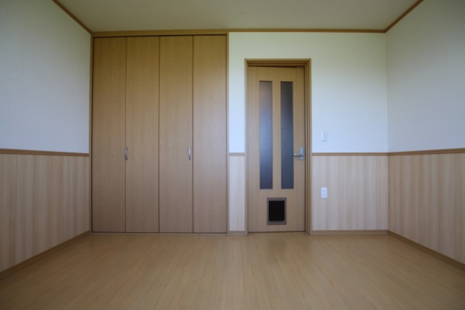 1階の洋室、扉には秘密が…。