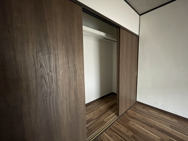 壁一面の収納！（引き戸タイプなので全面映らず…）