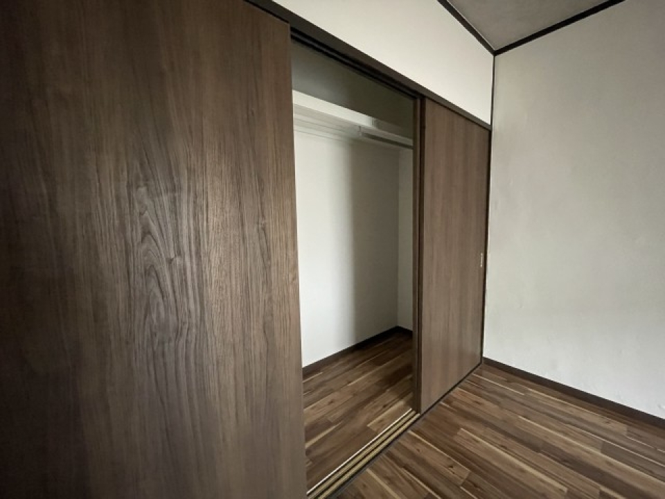 壁一面の収納！（引き戸タイプなので全面映らず…）