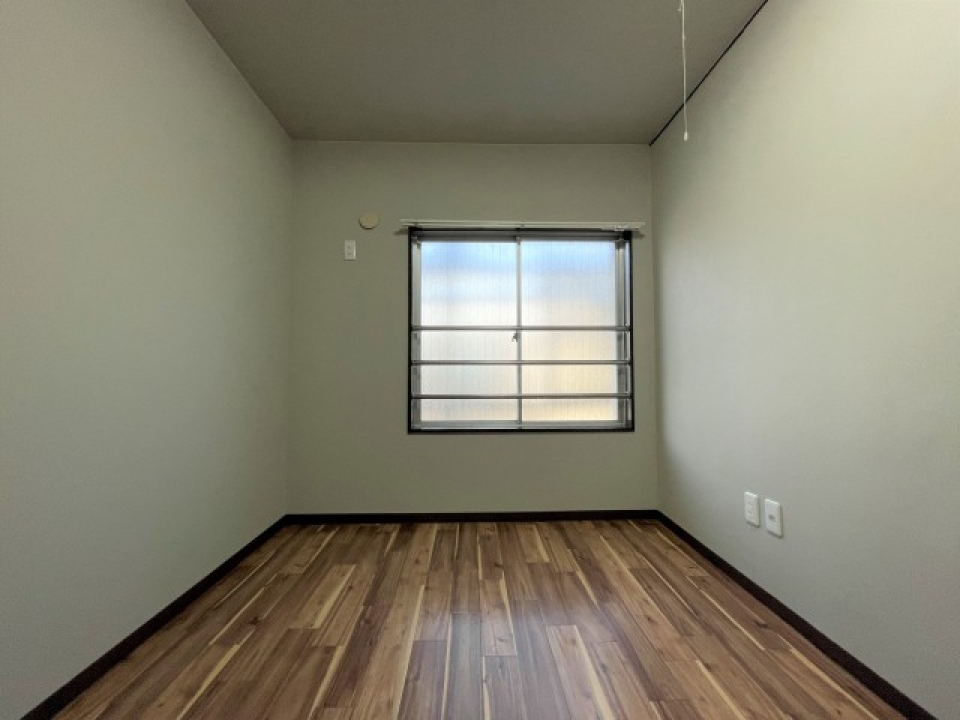 北側洋室にも窓があります♪