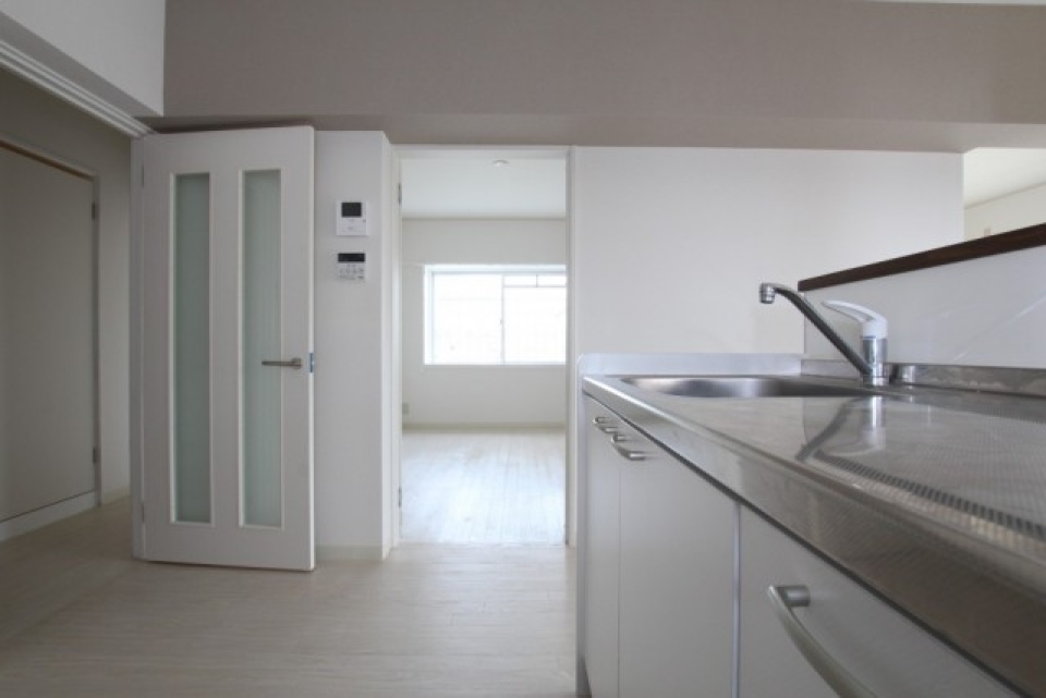 キッチン横のお部屋は子供部屋に最適。