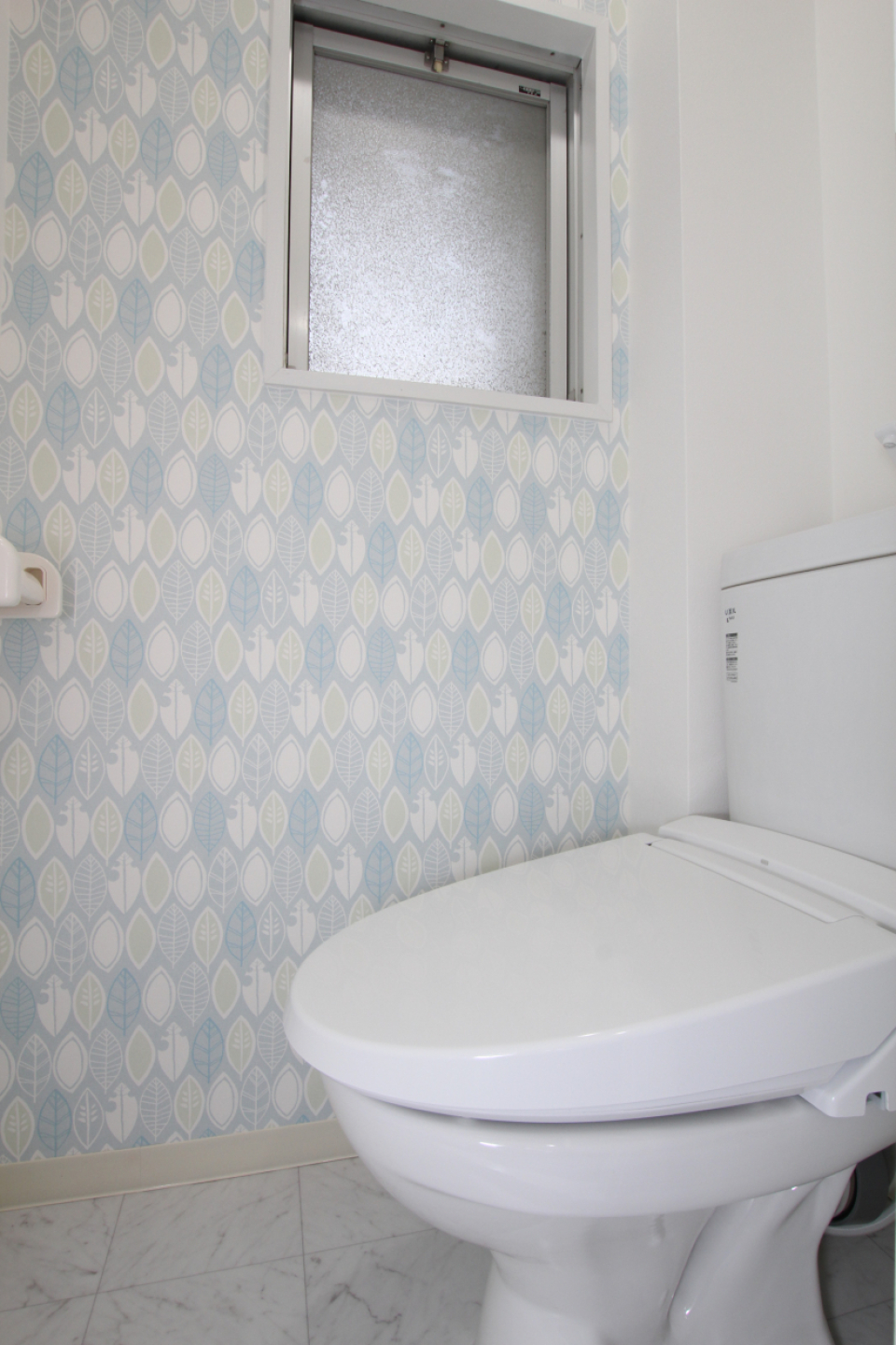 トイレはシャワートイレ付き。