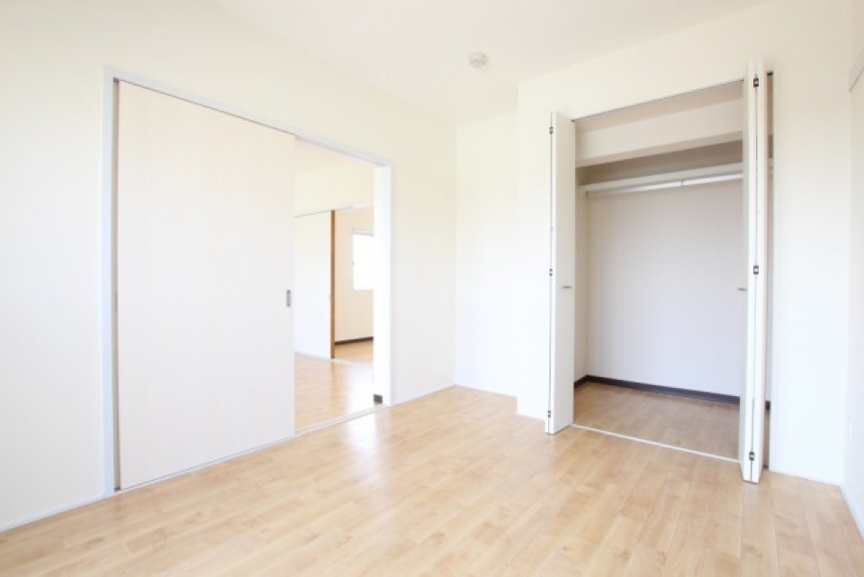 寝室となるお部屋にクローゼット。