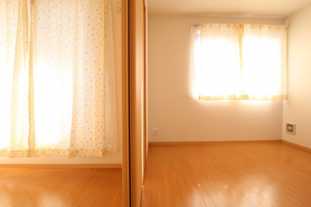 日中は眩しいくらい陽が差し込む。
