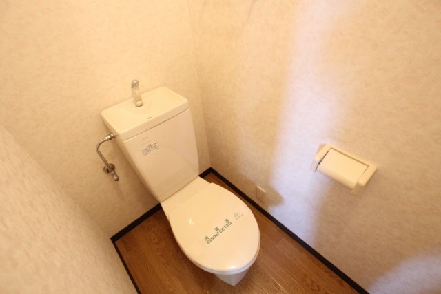 トイレにはコンセントがありシャワートイレの設置可能