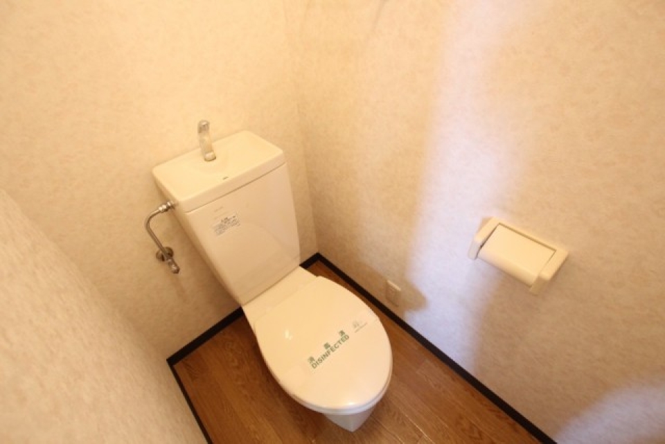 トイレにはコンセントがありシャワートイレの設置可能