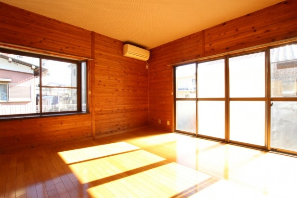 四方を無垢材に囲まれたお部屋。