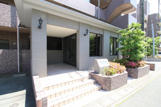 分譲マンションならではの重厚感ある造り。