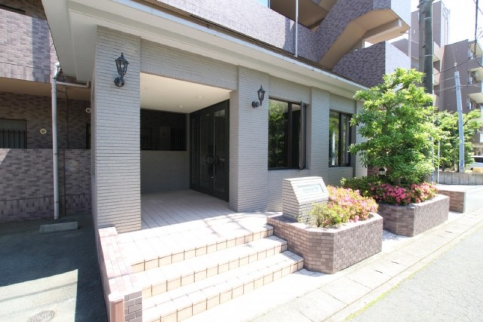 分譲マンションならではの重厚感ある造り。