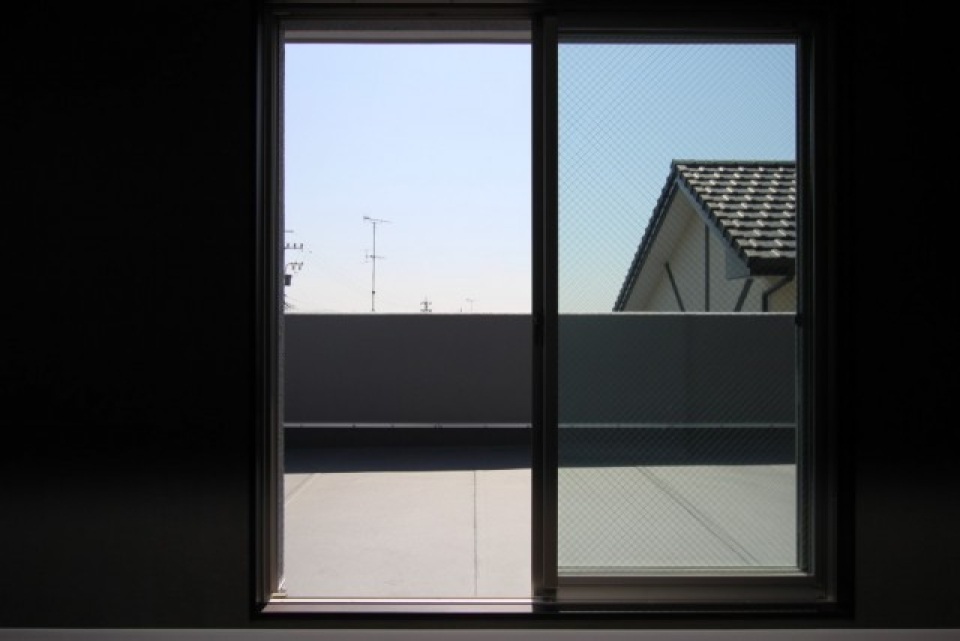 部屋の中からでも分かる、バルコニーの広さ。