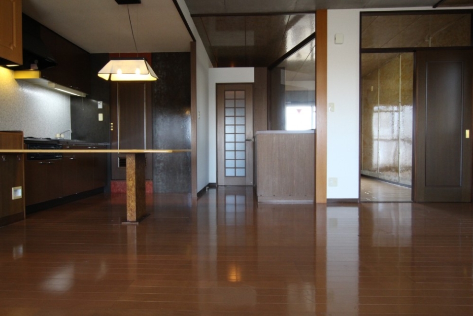 茶系でまとめたレトロな空間