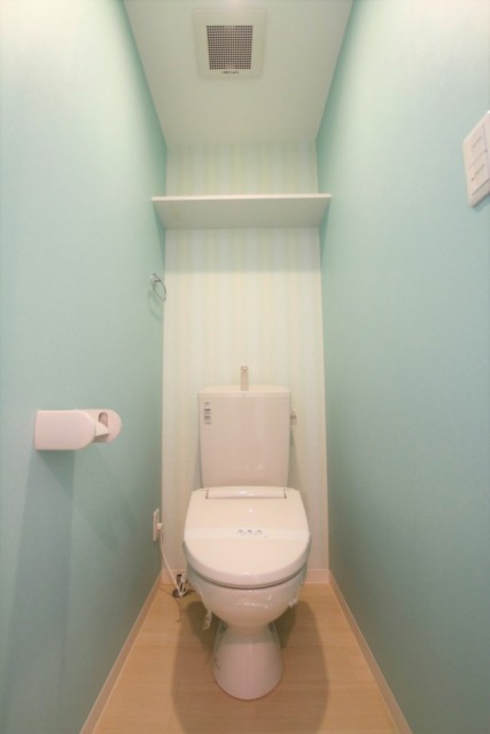 トイレの壁紙がかわいい。