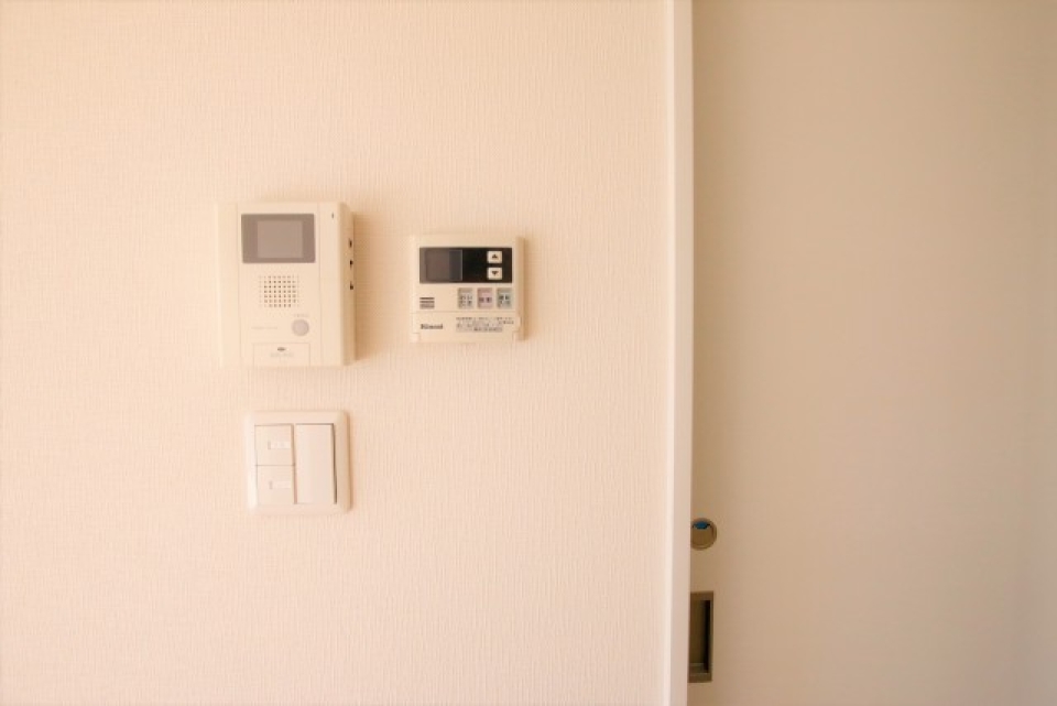 インターホンや給湯はこちらに。