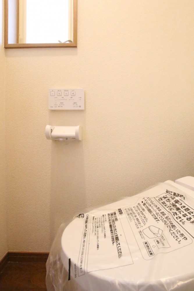 トイレはシャワートイレ付き。