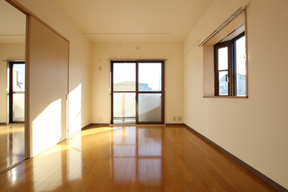角部屋の特権、+αの窓でさらに採光が...！