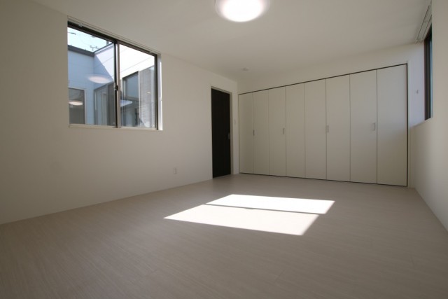 2階は2部屋あってこちらの部屋はとにかく広い。