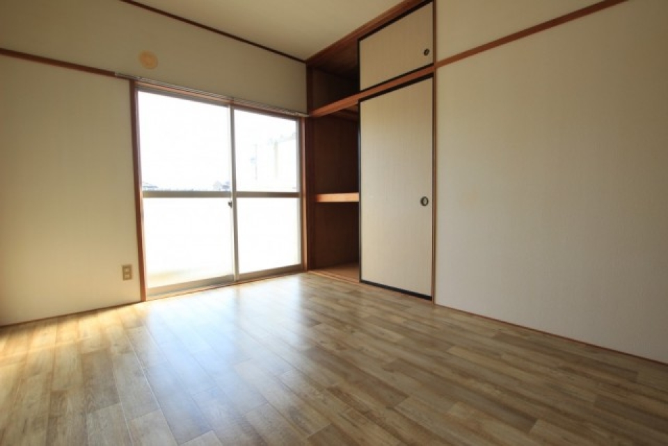 もう一つの洋室は非常にシンプルです！