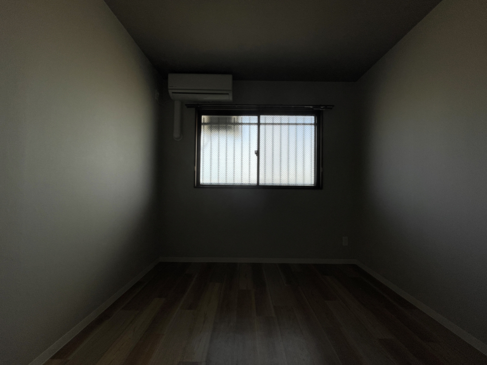 照明がなかったので暗いですがエアコン付きです。是非360°でご覧ください！