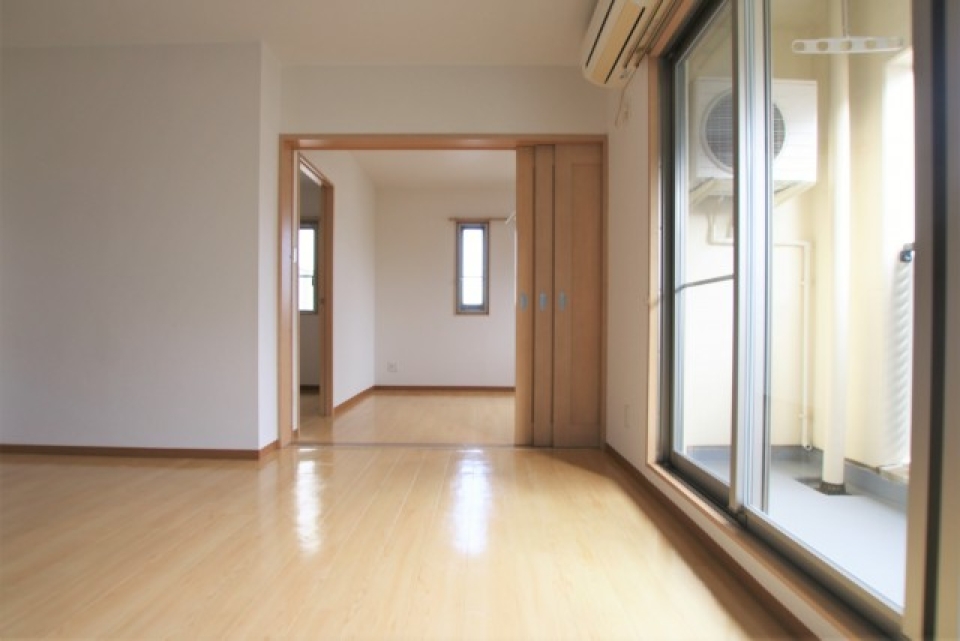 6帖洋室の引き戸を広げると1LDKとして活用できる。