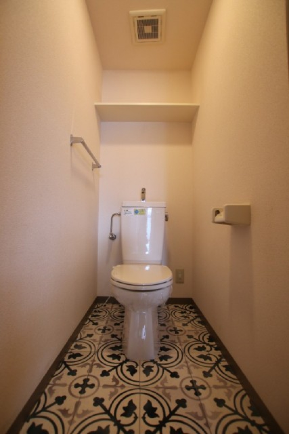 おトイレも同じ床クロス貼り