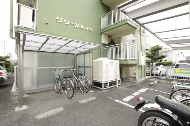 自転車置き場もある。